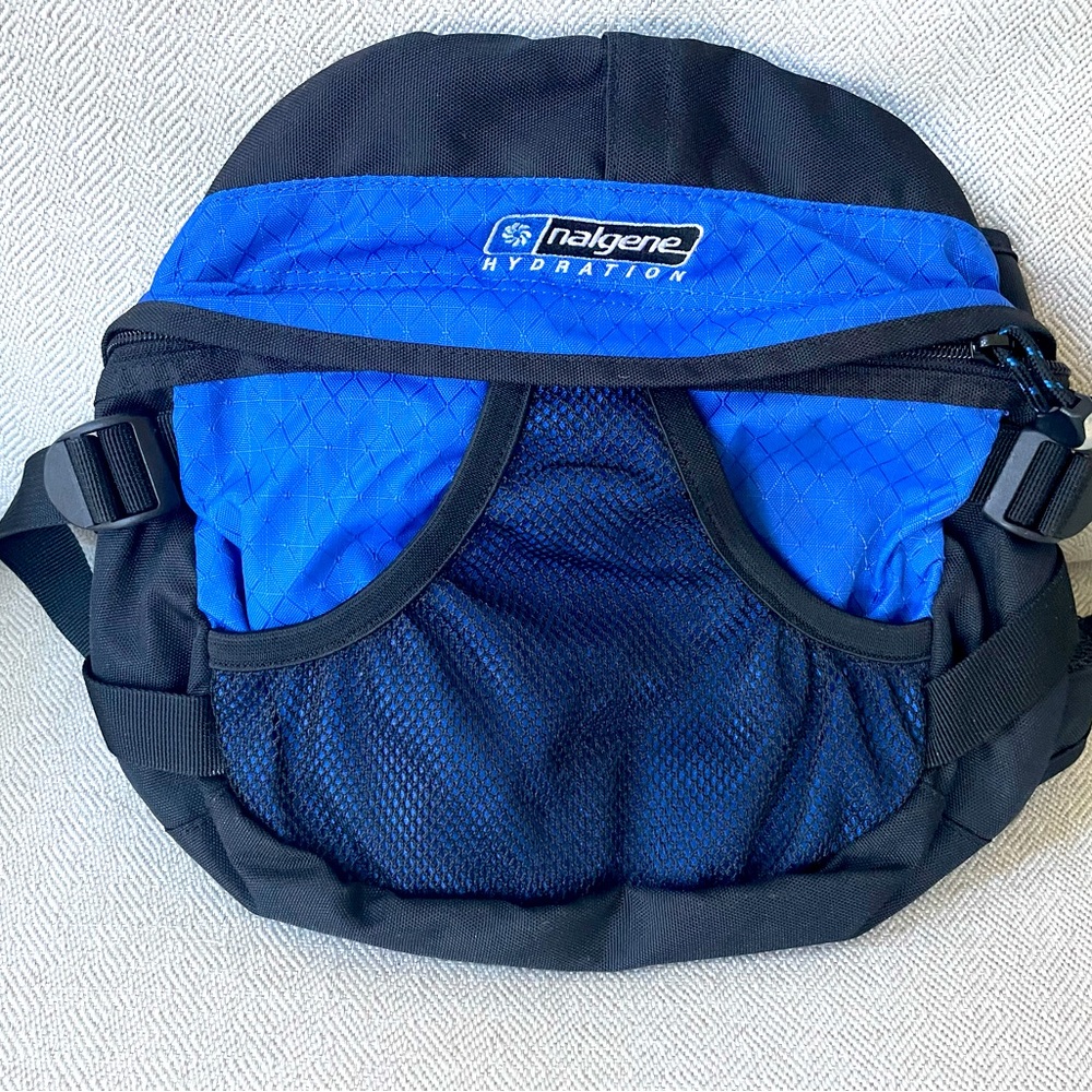 Great back for run or hike. Great condition. Approx 12x12 clean!!